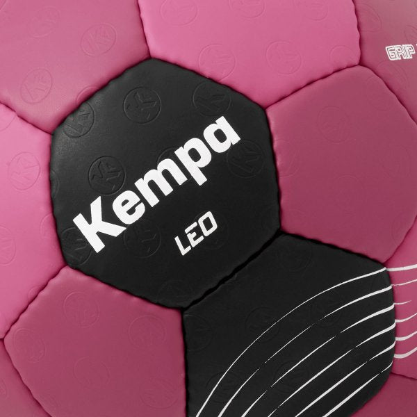 Bola Kempa Leo